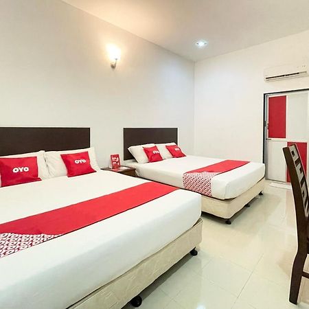 Oyo 275 Senyum Inn Pantai Cenang  Zewnętrze zdjęcie