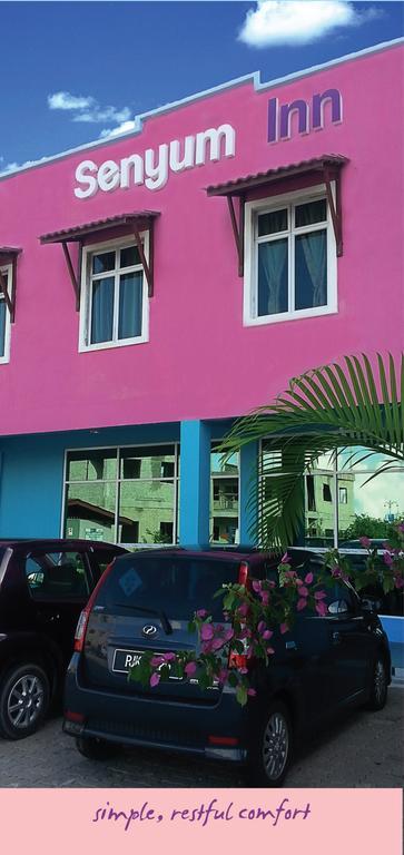 Oyo 275 Senyum Inn Pantai Cenang  Zewnętrze zdjęcie