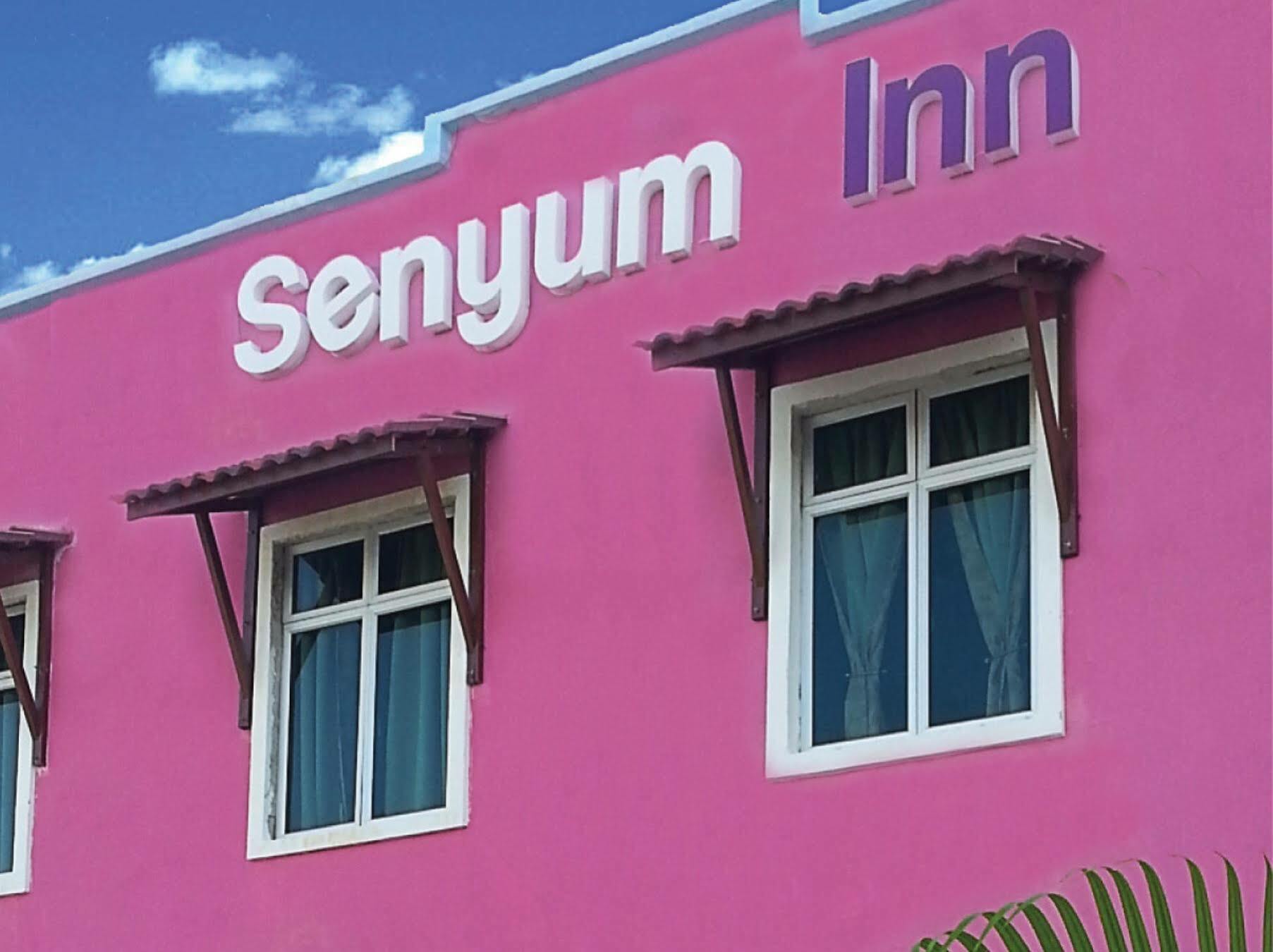 Oyo 275 Senyum Inn Pantai Cenang  Zewnętrze zdjęcie